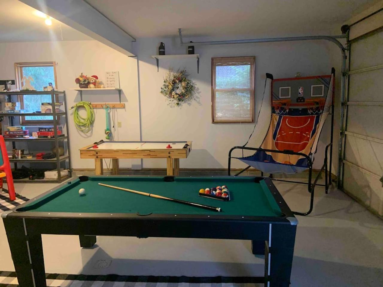 אליקוטוויל Quality Retreat In Village Hottub Photo Wall Games מראה חיצוני תמונה